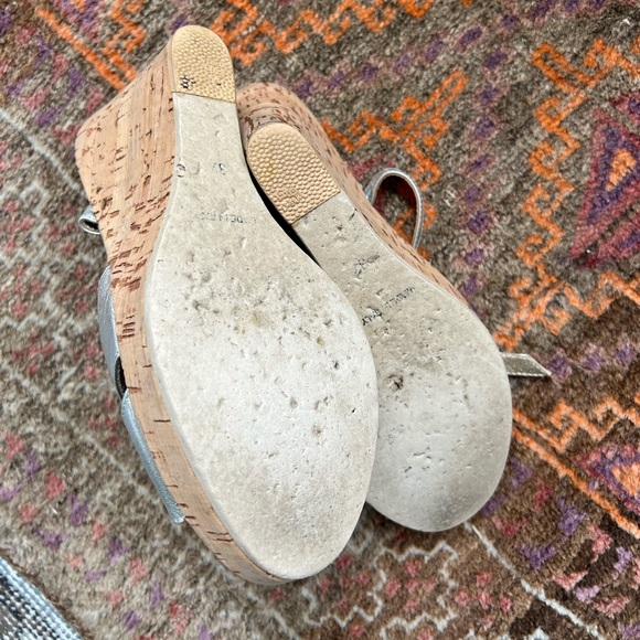 SILVER LEATHER AND CORK STRAPPY WEDGES - Picture 4 of 4